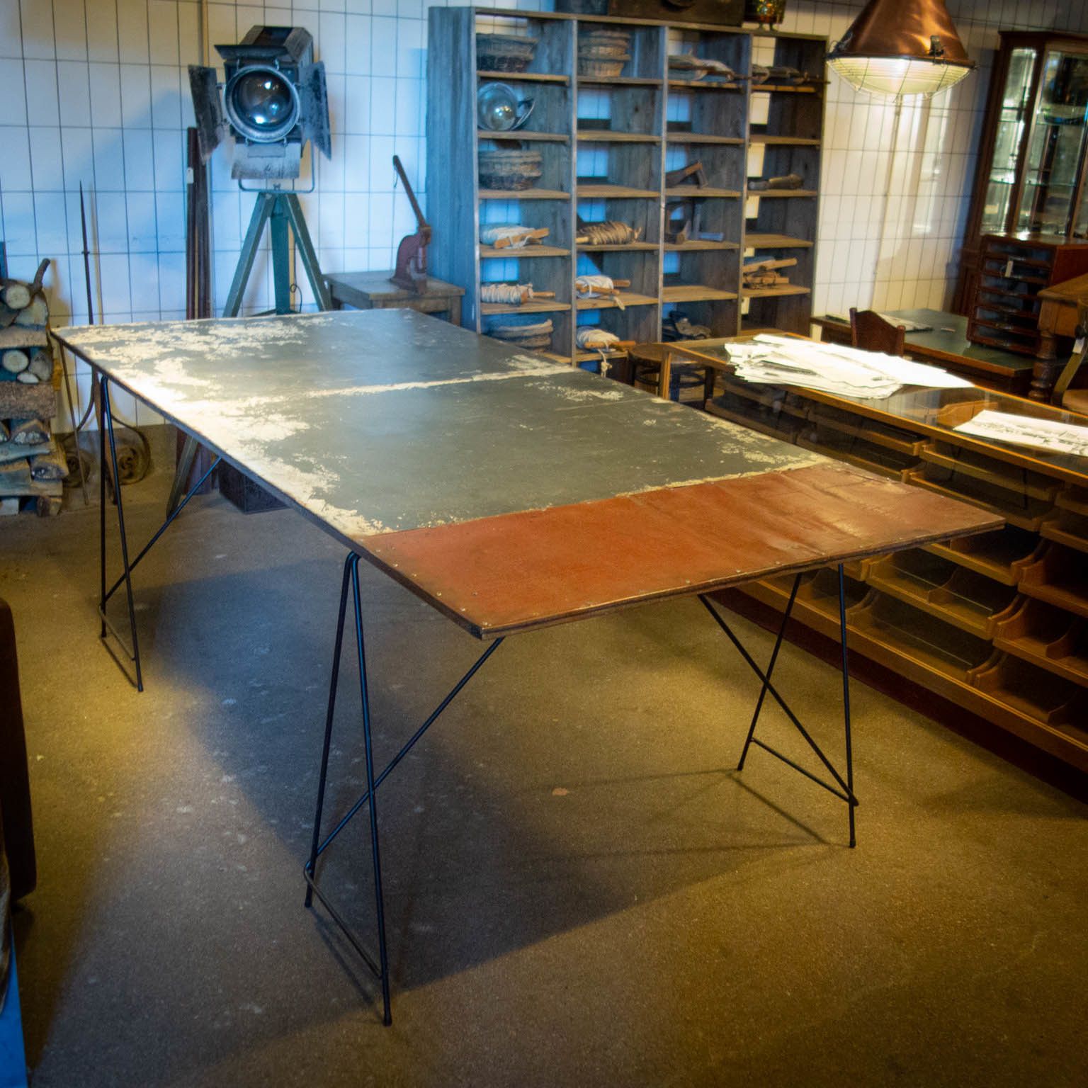 Grote Industriële Tafel Van Frits Jeuris — Oude Brouwerijdeur