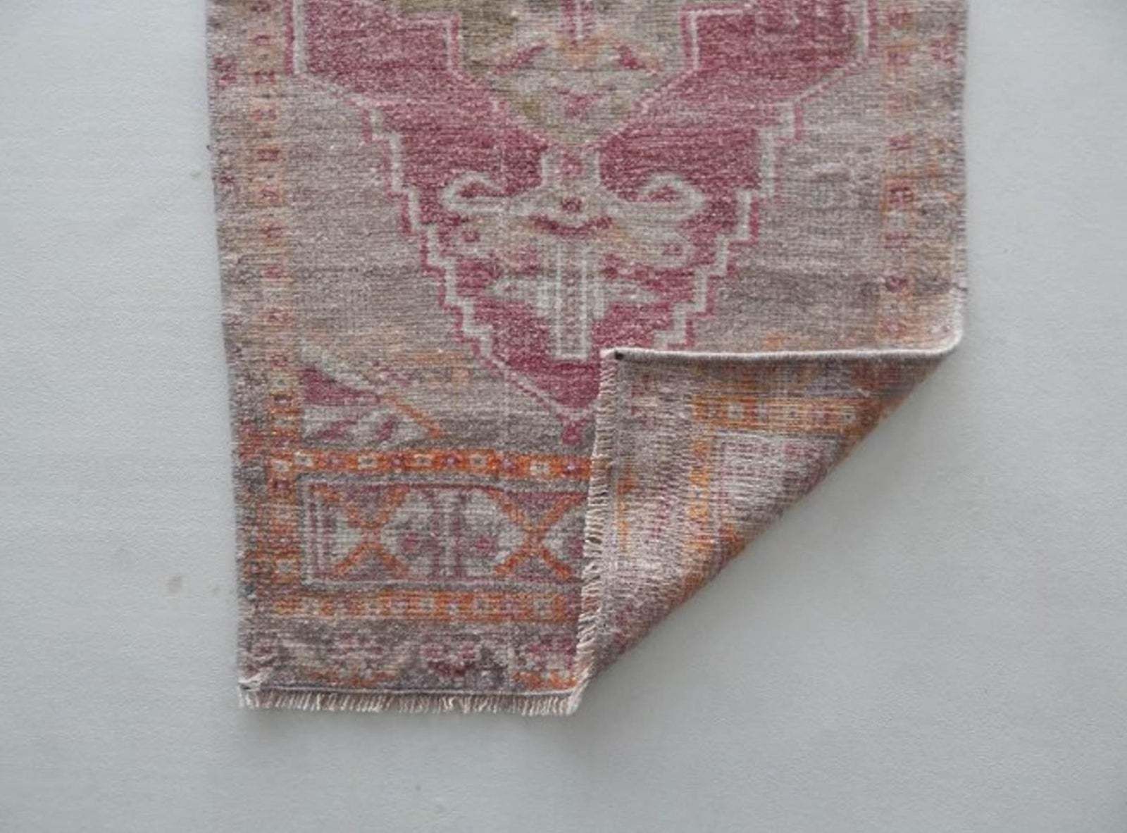 1970s Vintage Petite Distressed Low Pile Turkish Yastik Rug 1′10″ × 3′7″ photo vinterior