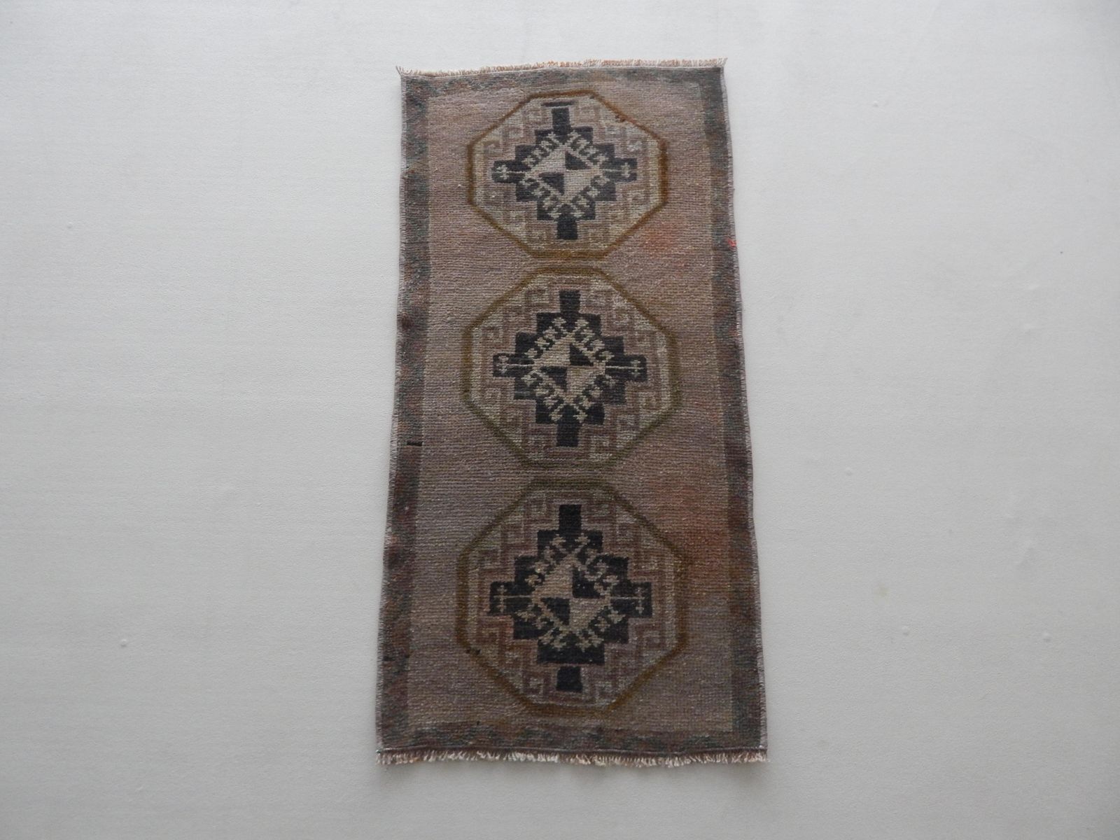 1'5'' X 2'11'' Turkish Konya Hand Knotted Rug