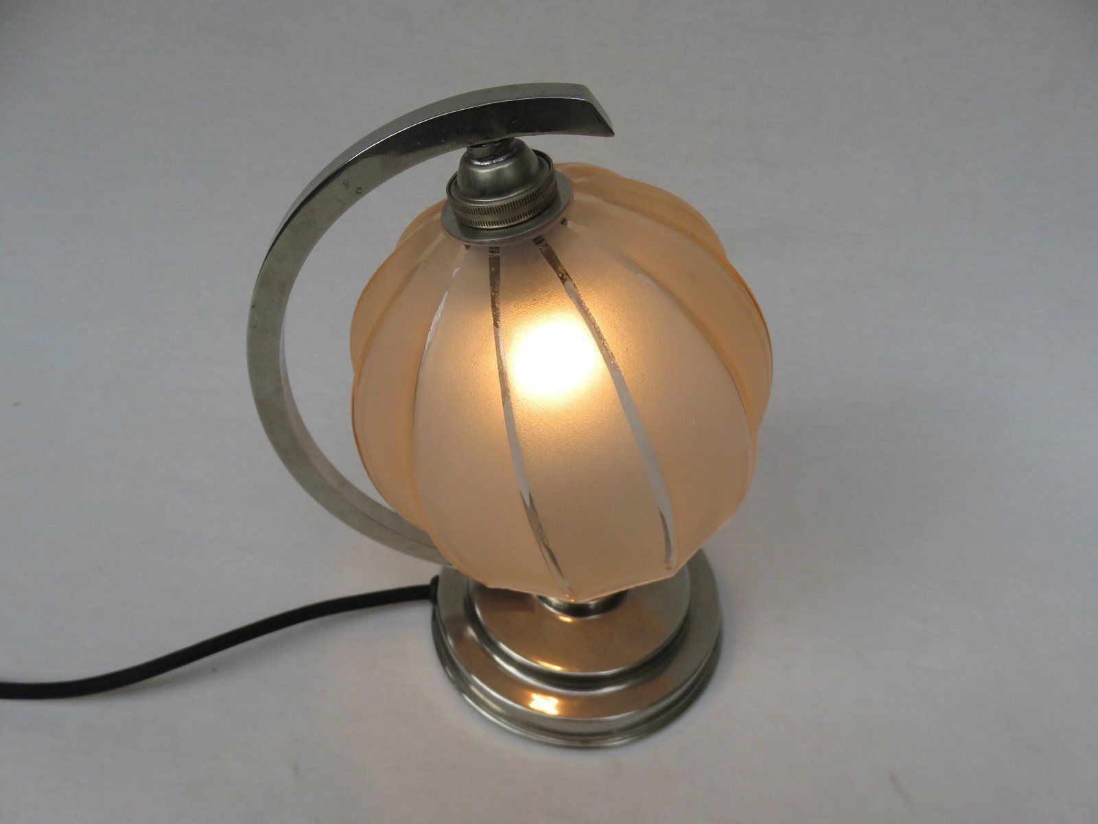 photo vintage Elegant French Art Deco Small Table Lamps, Set Of 2
