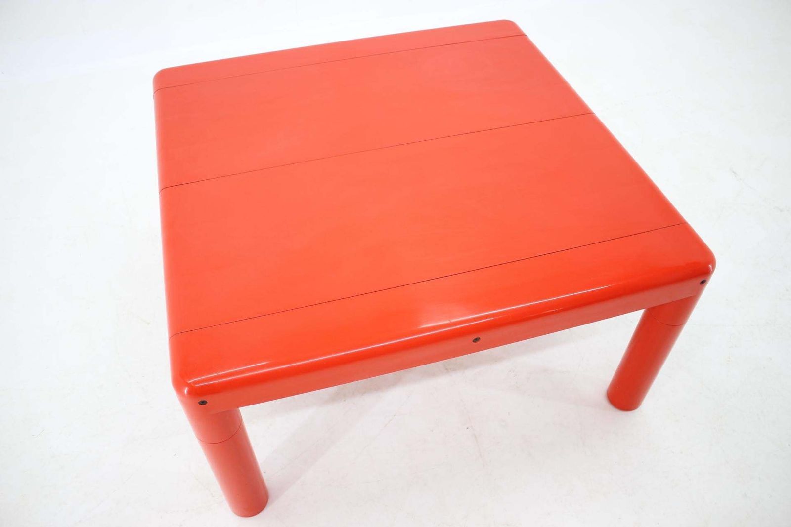 Mid Century Space Age Coffee Table Upo, Eero Aarnio, Finland, 1970s. photo vinterior