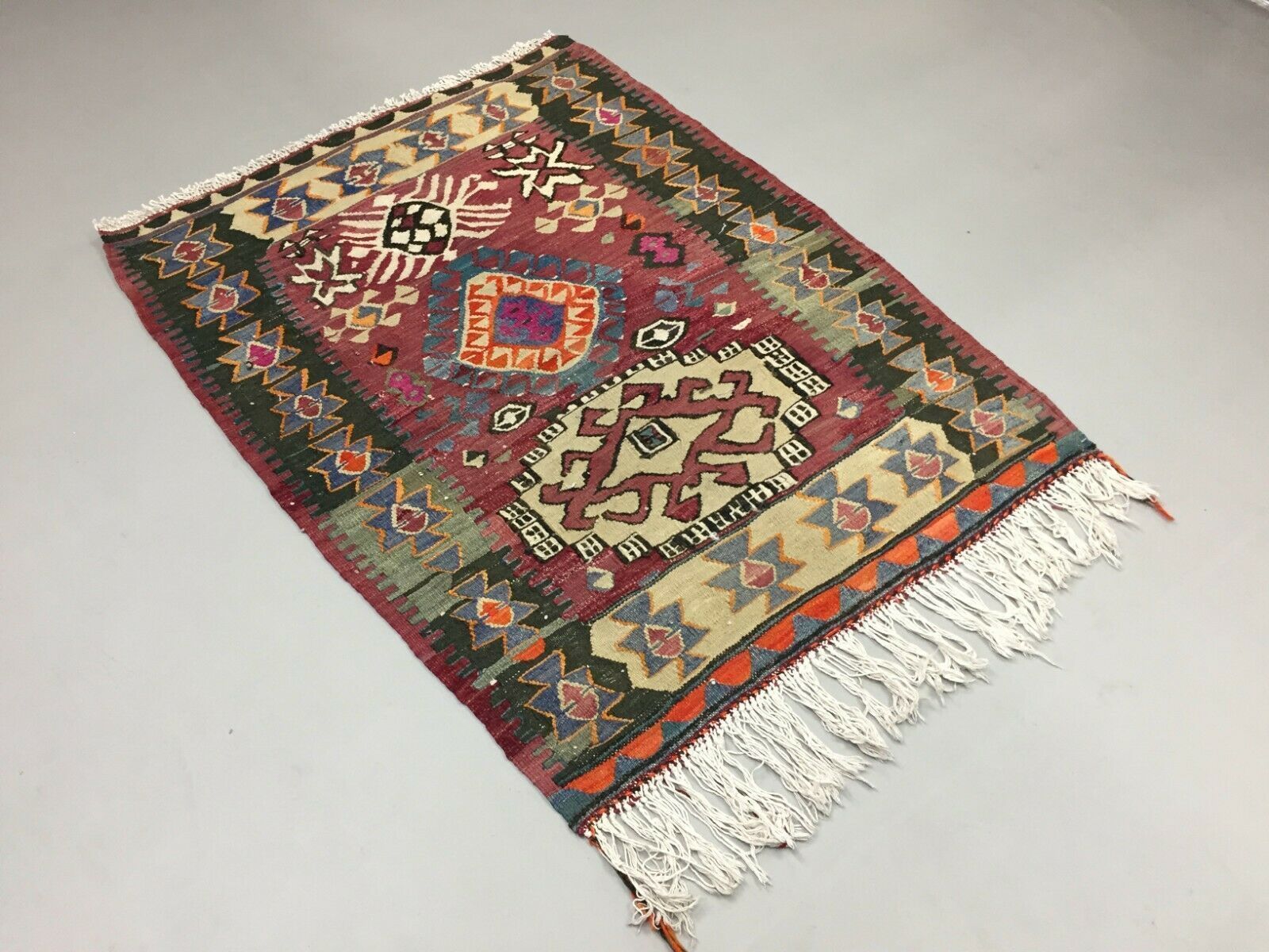 Small Vintage Turkish Kilim 140x118 Cm Tribal Kelim Rug, Black, Red, Blue photo furniture