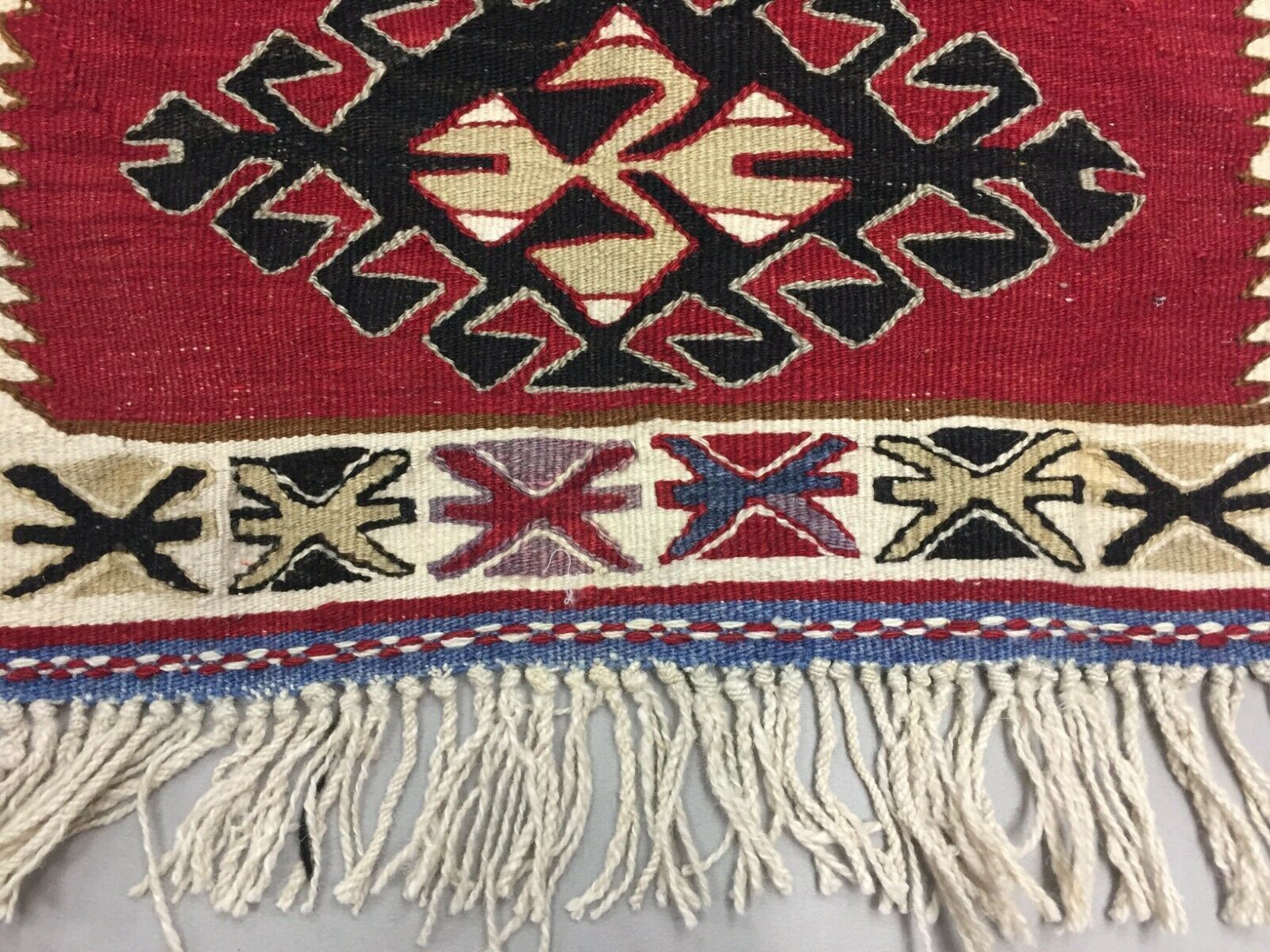 photo furniture Small Vintage Turkish Kilim 112x81 Cm Tribal Kelim Rug, Black, Red, Blue