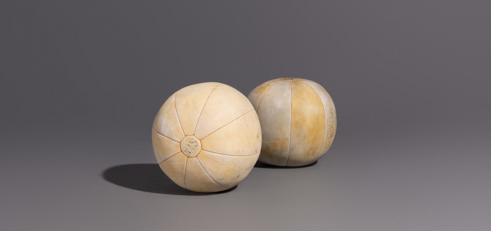 Vintage Medicineballen Van Lichtbruin Leer