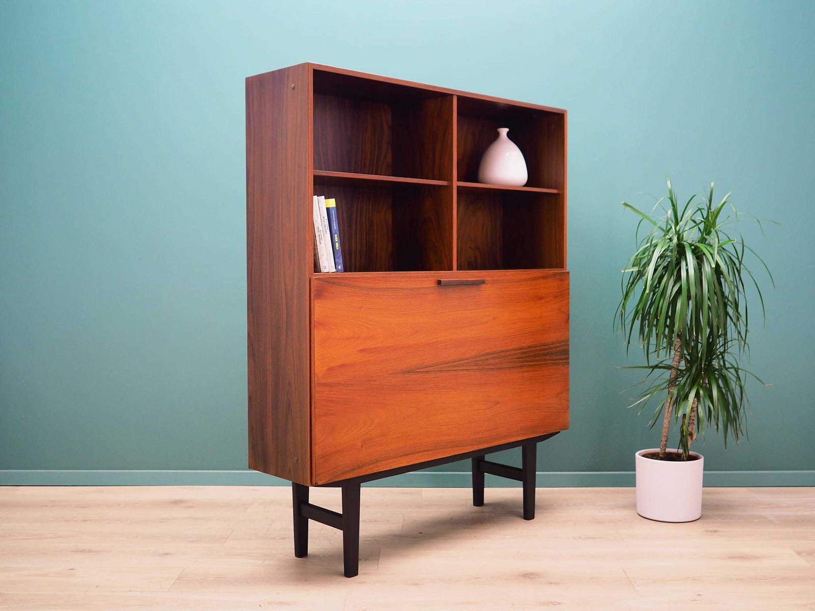 Boekenkast Vintage, Deens Design, Jaren 1970, Ontwerper: Ib Kofod Larsen, Producent: Faarup photo for sale