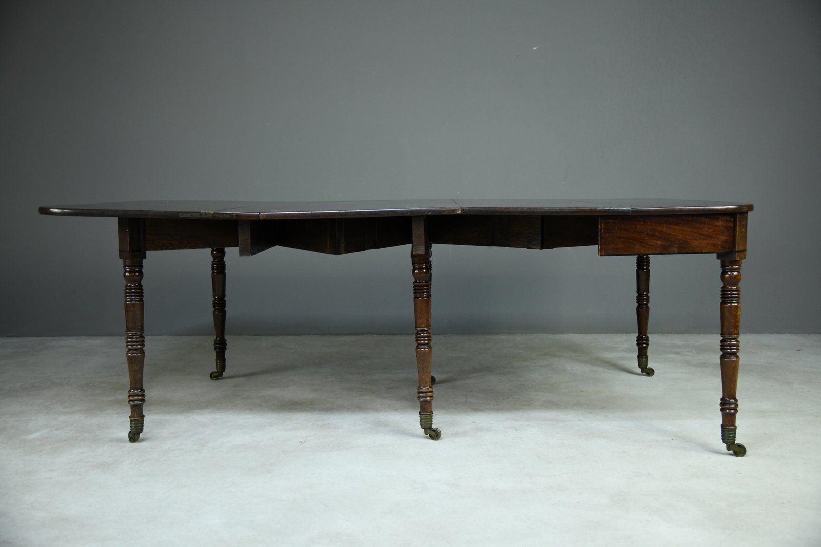 photo furniture Antique Georgian Concertina Mahogany Dining Table.