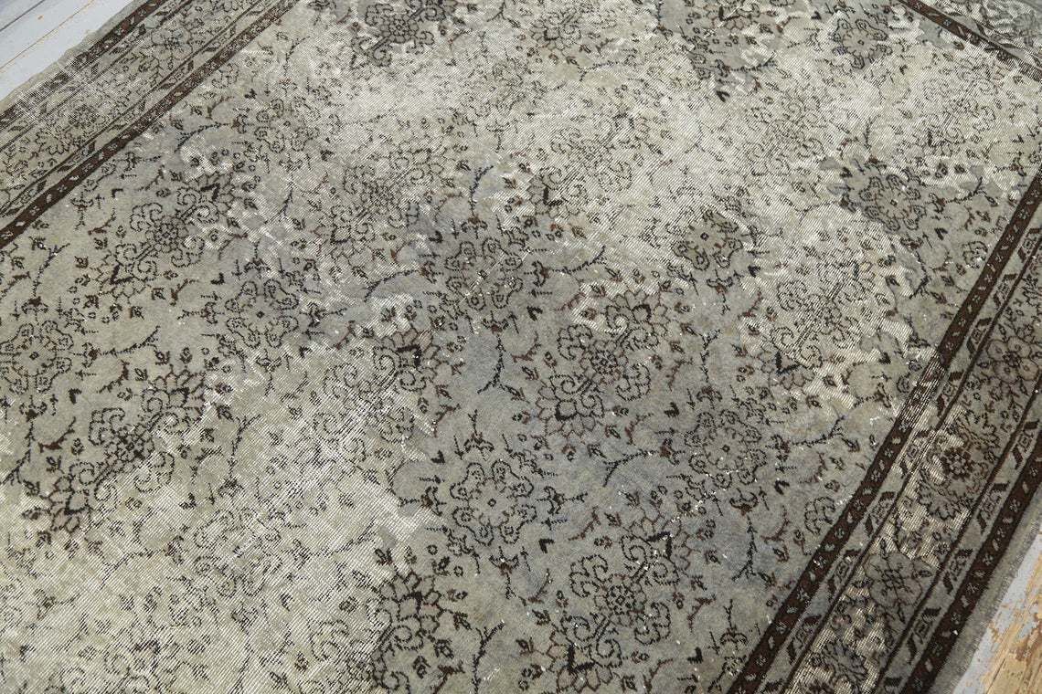 Fossil Rug, Handmade Turkish Rug, Anatolian Oushak Rug, Turkey Vintage Area Rug, Hand Knotted Gray Brown Distressed Floral Rug photo vinterior
