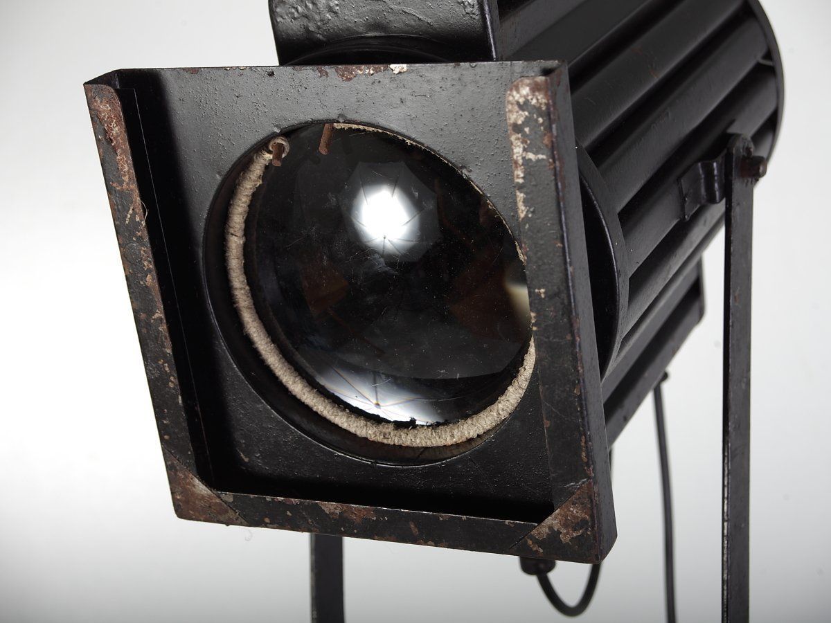 Industriële Driepoot Vloerlamp, Ca. Jaren 1970 photo vinterior