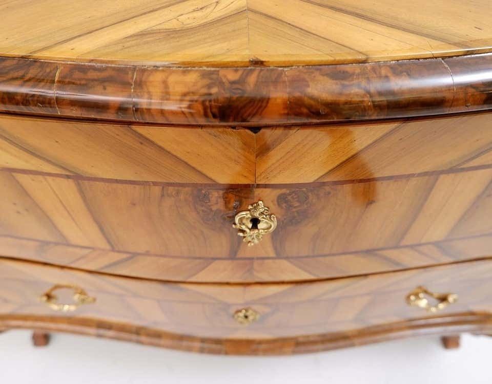18th Century German Chest Of Drawers In Walnut photo 5140.0