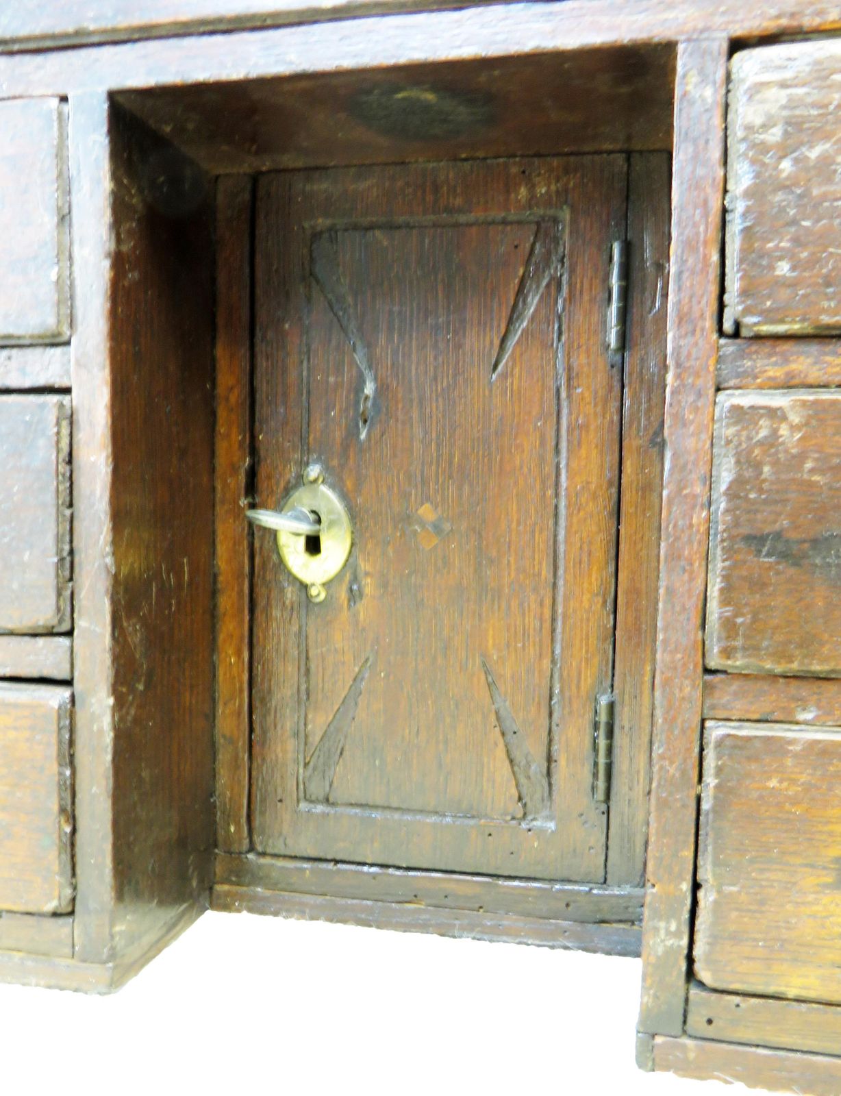 English Mid 18th Century Miniature Oak Kneehole Desk (England, Circa 1750) photo vinterior