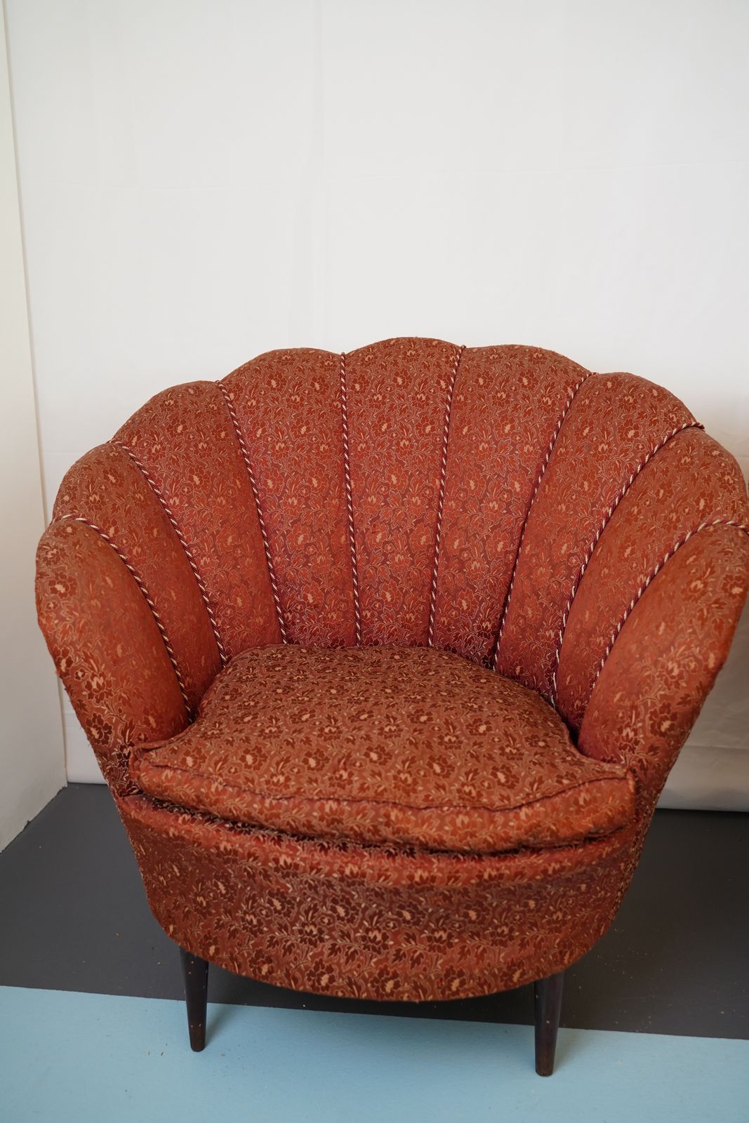 1880.25 Set Of Two Armchairs And One Ottoman In The Manner Of Gio Ponti, Italy 50s. photo