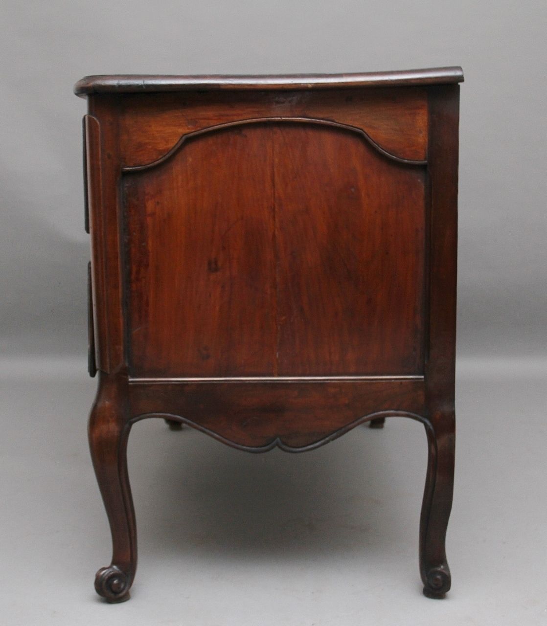 Early 19th Century French Walnut Commode photo vinterior