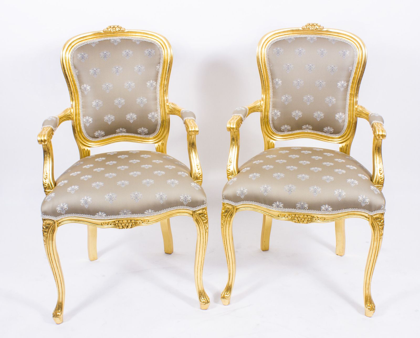 photo vinterior Superb Bespoke Pair French Louis Revival Giltwood Armchairs