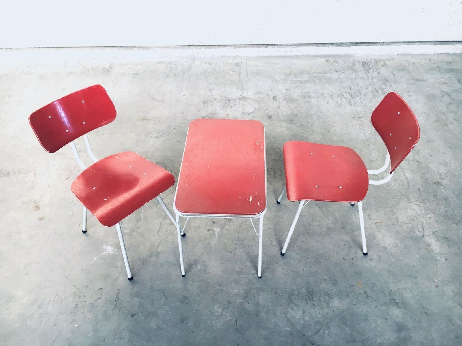 Dutch Design 2 Keukenstoelen En Bijzettafel Van Lemafa Den Haag, Ca. Jaren 1950 photo for sale