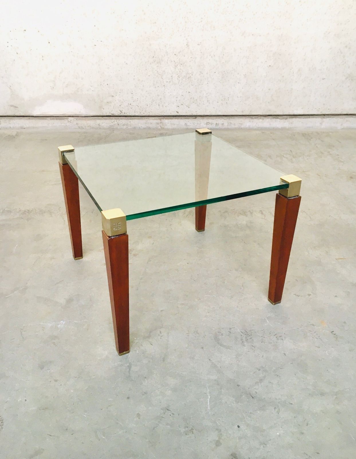 Modernistisch Bijzettafeltje In Messing, Hout En Glas Van Peter Ghyczy, Jaren 1980