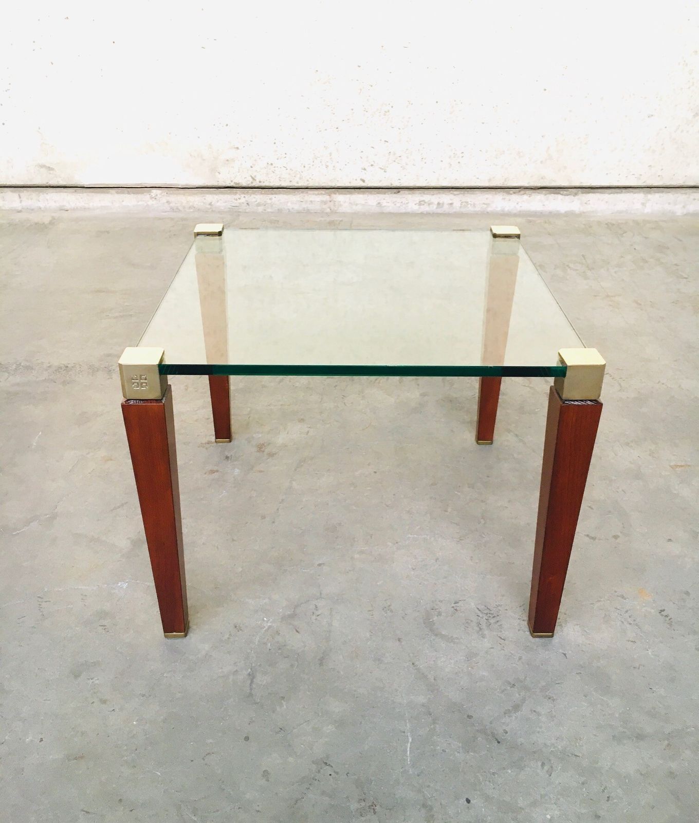 photo furniture Modernistisch Bijzettafeltje In Messing, Hout En Glas Van Peter Ghyczy, Jaren 1980