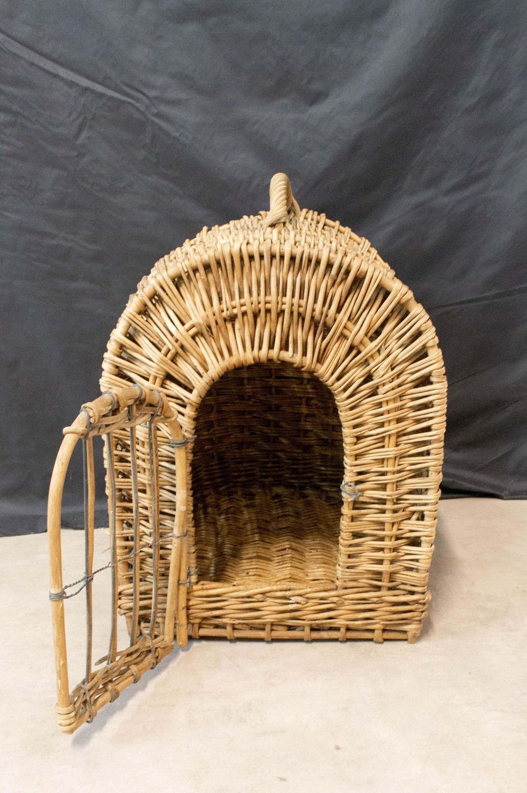 Panier de transport en osier pour chat ou chien, mid-century, France photo Décoration