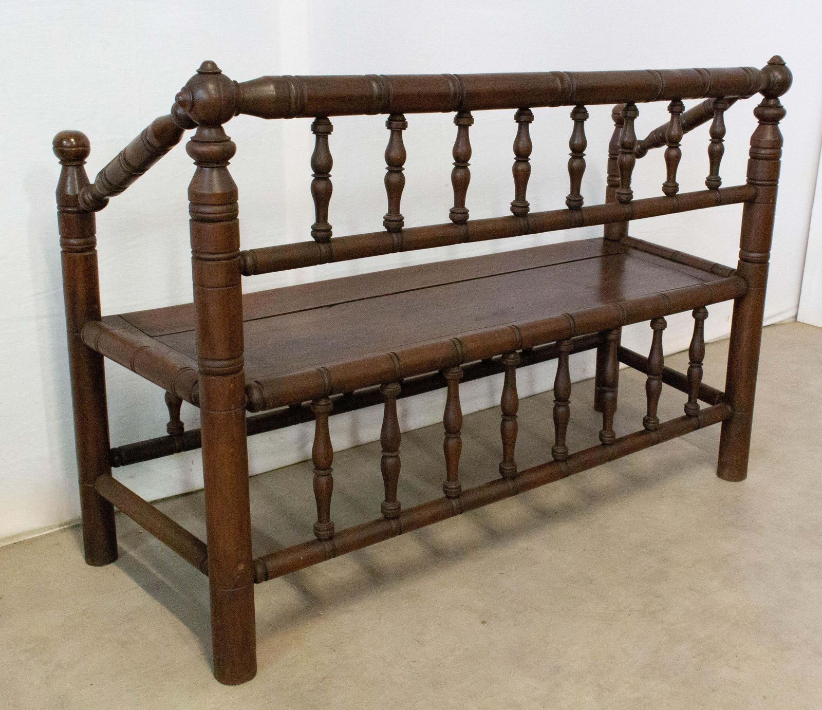Banc de style chaises de tourneur, époque provinciale française, XXe siècle photo 1634.0