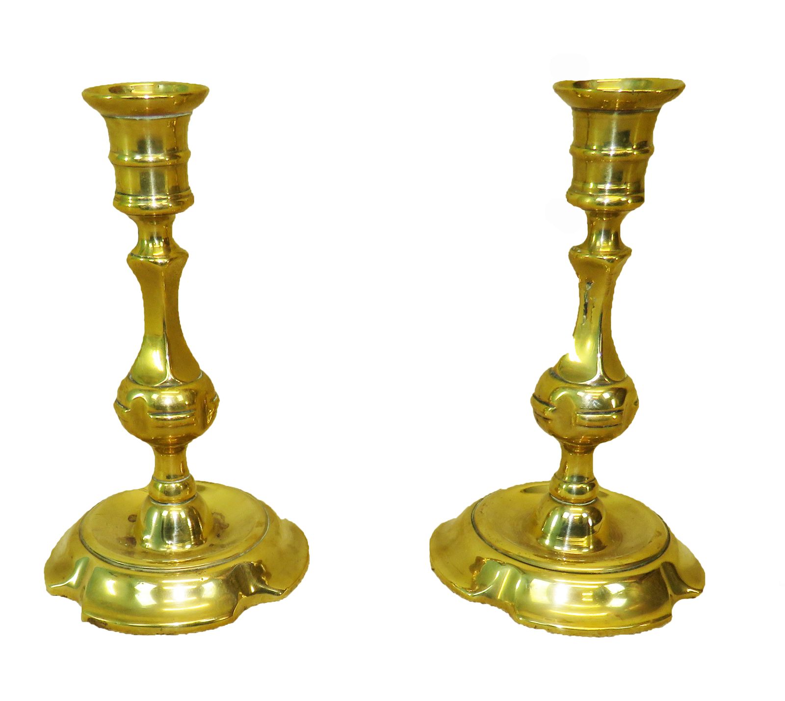 18th Century Georgian Pair Of Brass Candlesticks (England, Circa 1730)