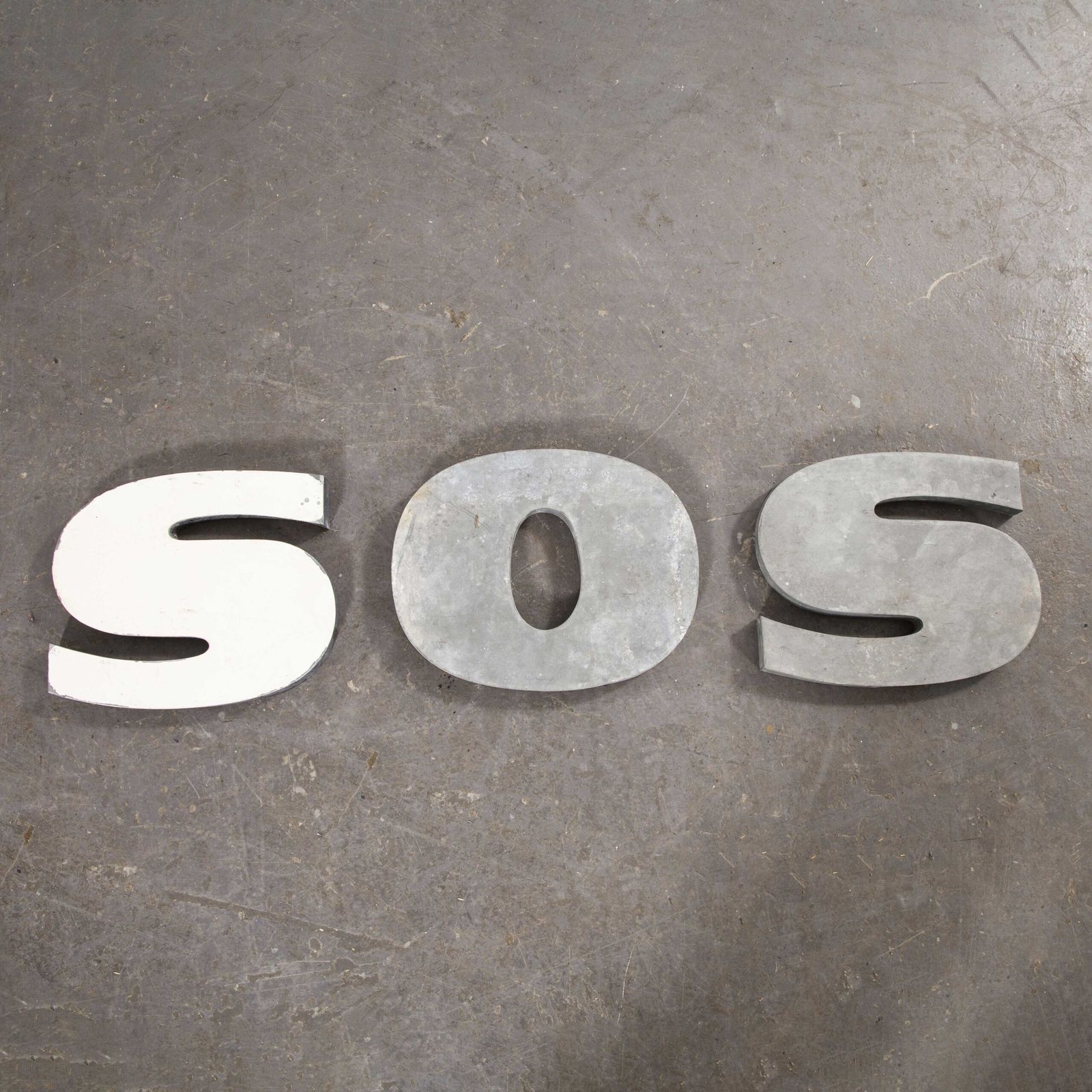 1950’s French Zinc Letters – Letter Zinc O photo vinterior