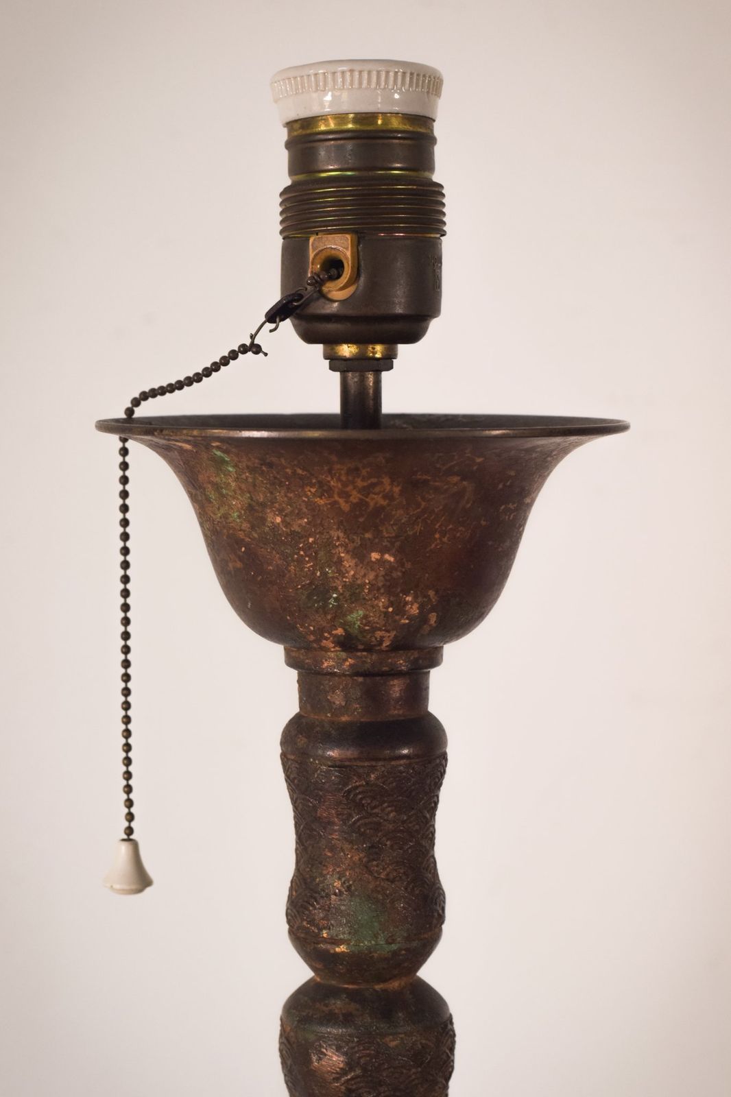 Lampstandaard In Oosterse Stijl Van Gepatineerd Messing photo furniture
