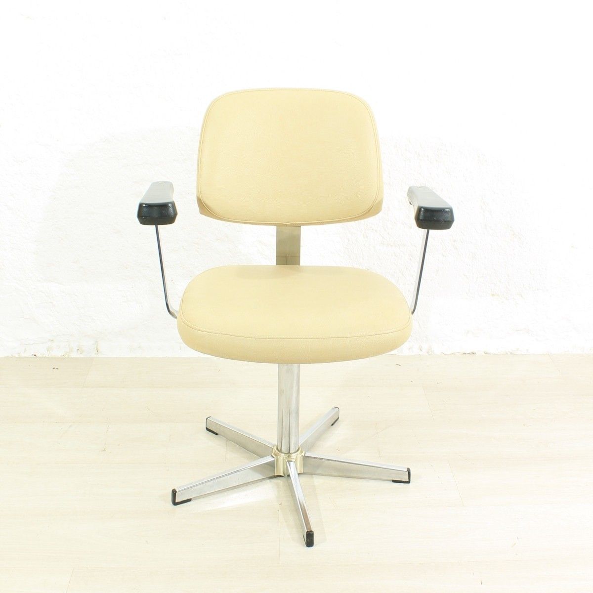 Hair Dresser's Chair photo furniture