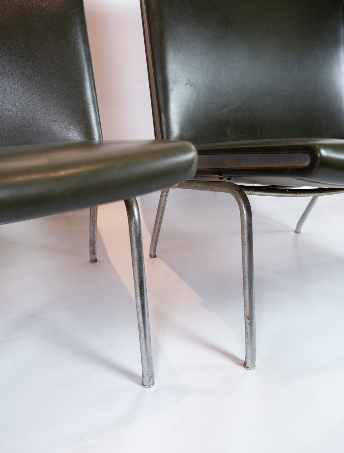 A Set Of Airport Chairs, Model Ch401, Designed By Hans J. Wegner For Carl Hansen And Son photo furniture