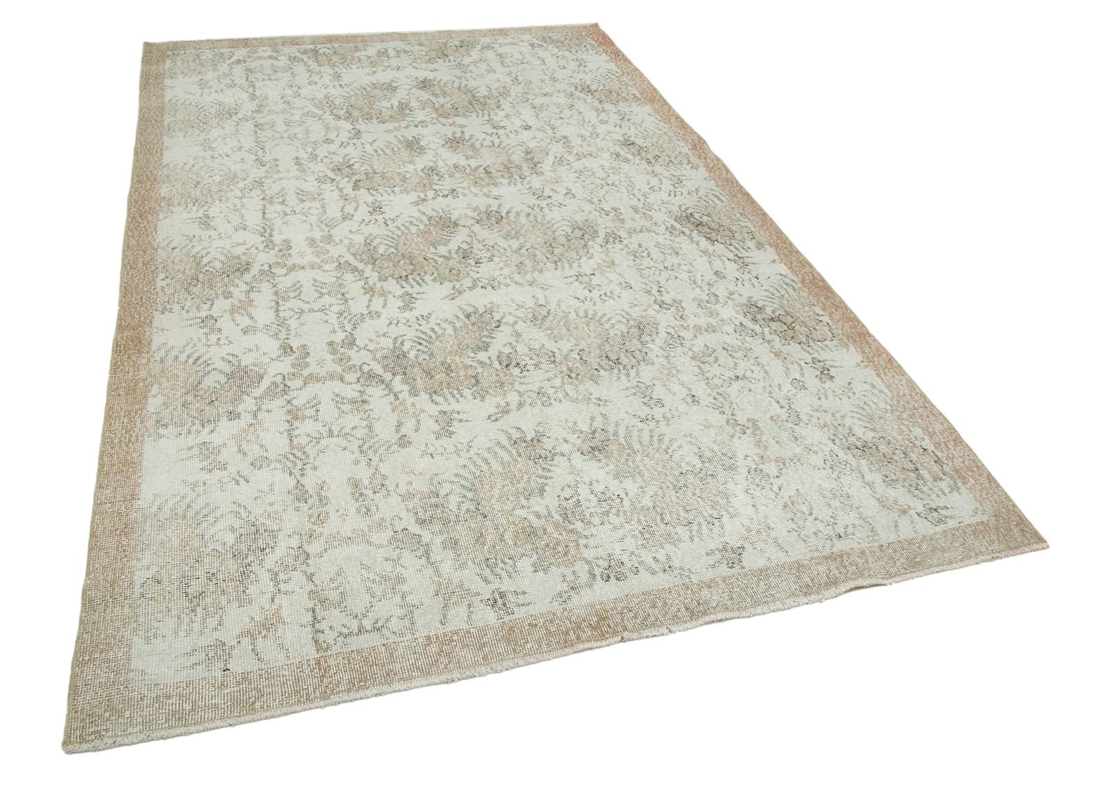 Vintage Beige Carpet photo vinterior