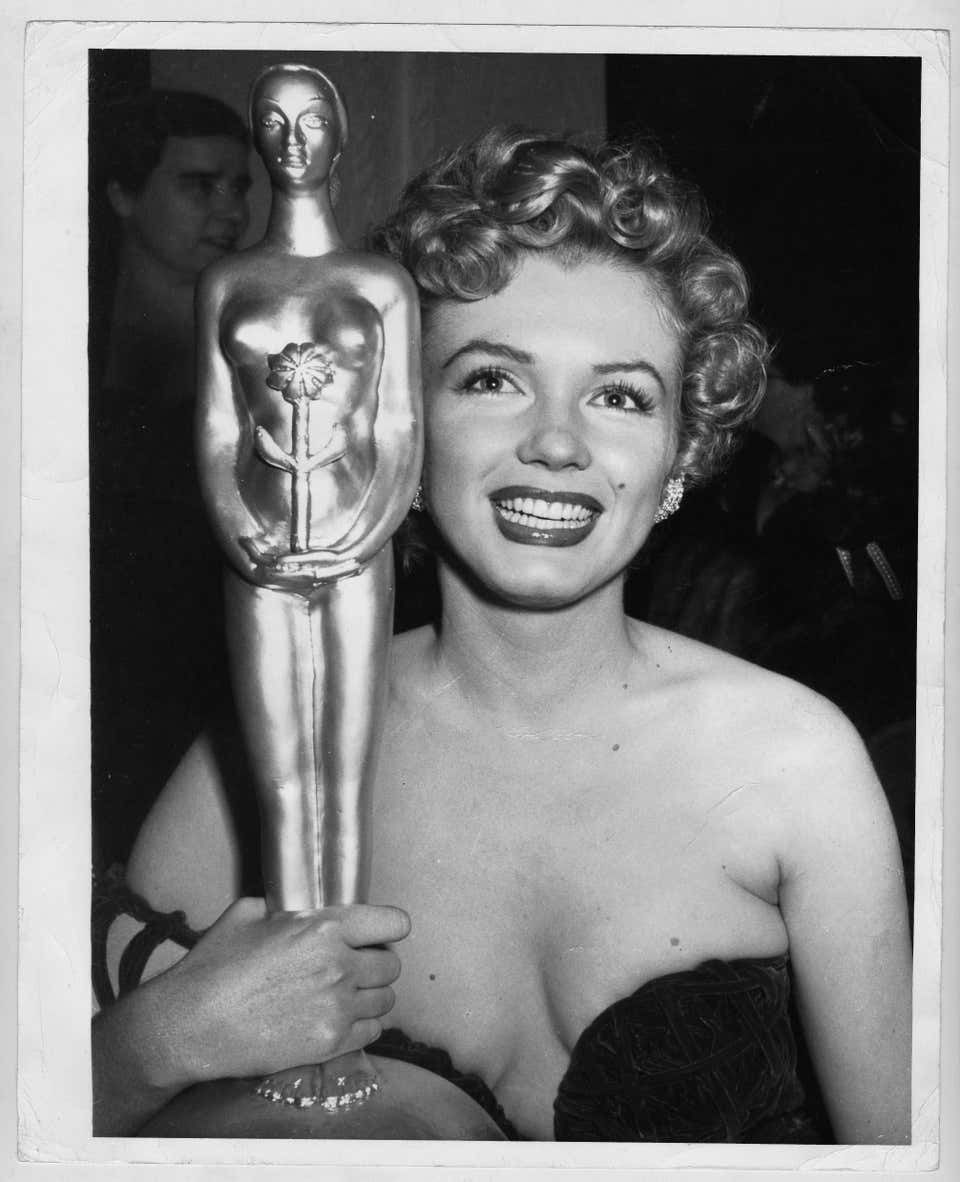 Earl Leaf Actress Marilyn Monroe Wins A Trophy, 1952. Photographed By Earl Leaf 1952