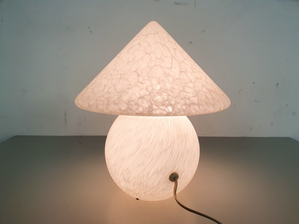 Tafellamp Van Wit Opalineglas, Peil And Putzler, Duitsland, Jaren 1970 photo Verlichting