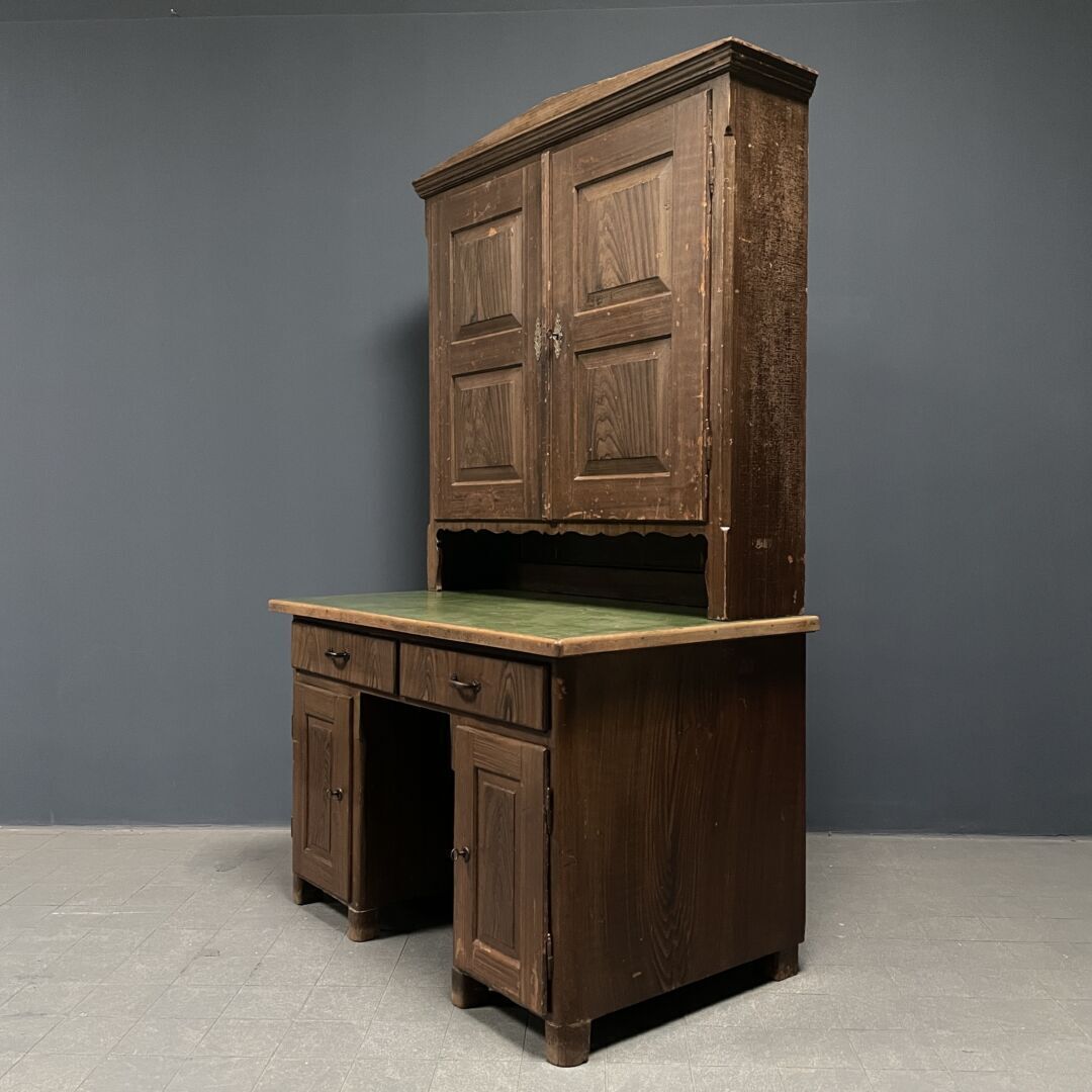 Geschilderd Grenenhouten Bureau Met Wandkast photo vinterior