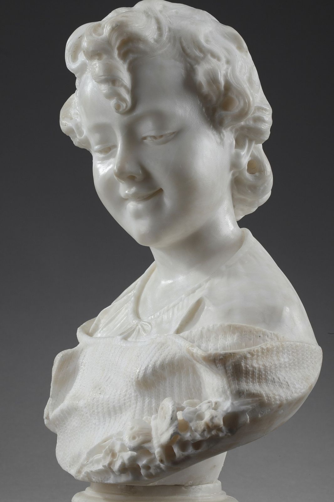 Art Sculpture en albâtre « Buste de jeune fille », XIXe siècle photo