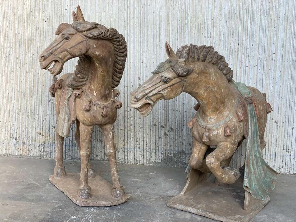 Paire de chevaux en terre cuite de la dynastie Han, Chine, « 206 av. J.-C. - 220 apr. J.-C. » photo furniture
