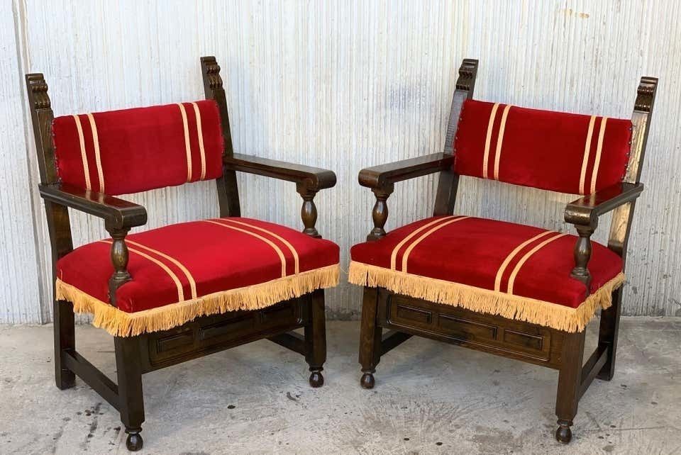 photo furniture Fauteuils espagnols en noyer sculpté et velours rouge, 46 unités disponibles