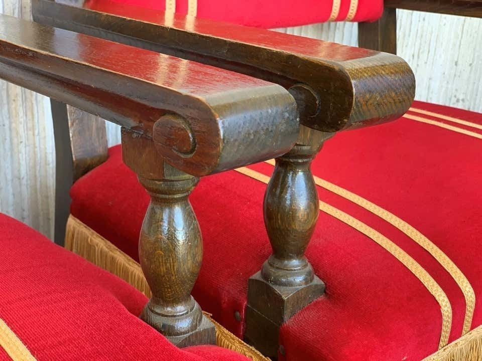 photo vinterior Fauteuils espagnols en noyer sculpté et velours rouge, 46 unités disponibles