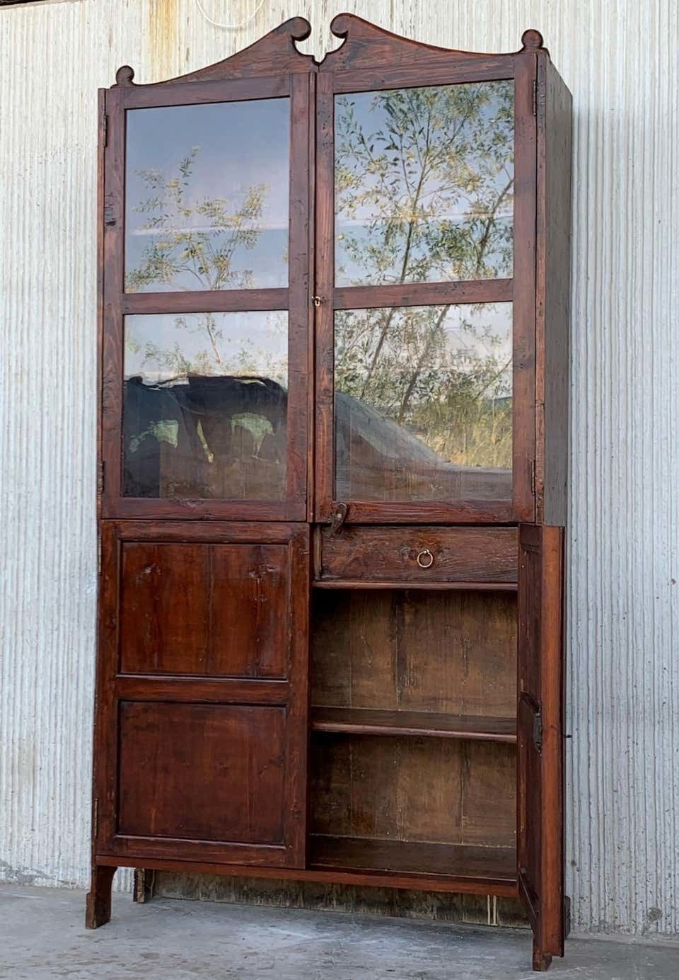 Armoire ou bibliothèque à vitrine en verre, noyer, Espagne, XVIIIe siècle, restaurée photo buy