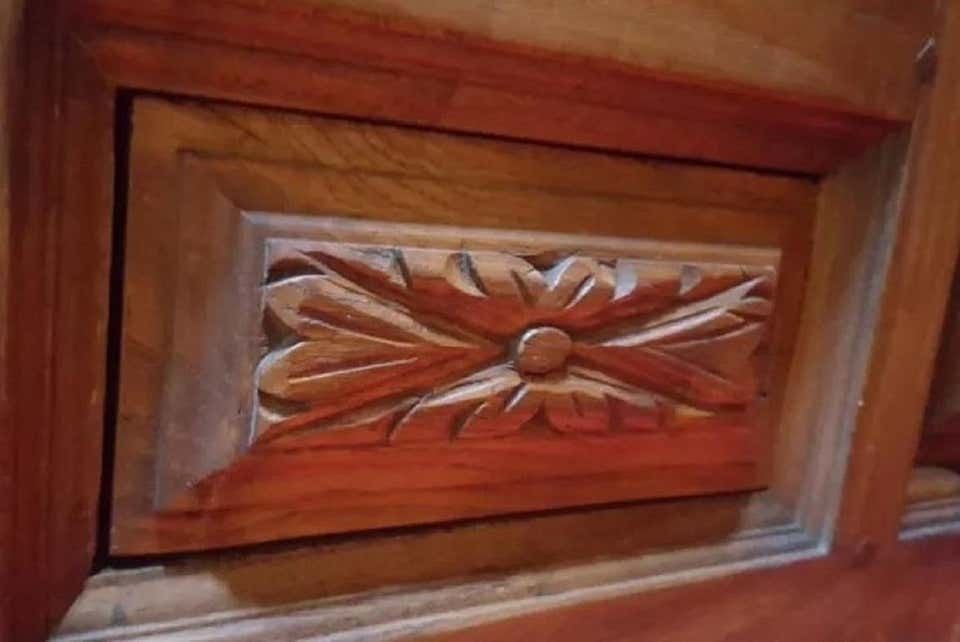 Armoire espagnole du XVIIIe siècle en noyer, influence castillane, restaurée photo for sale