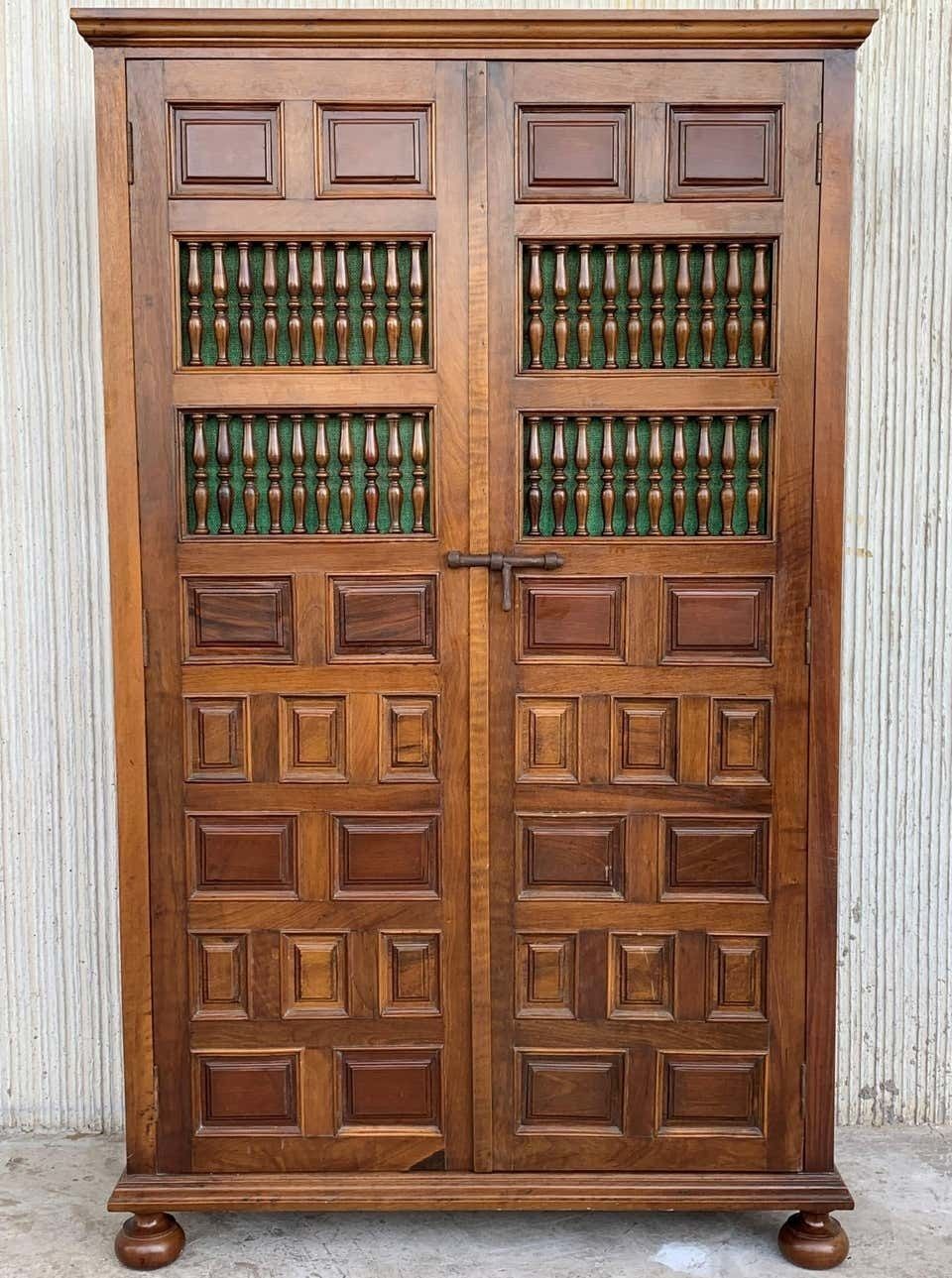 Armoire XIXe siècle en noyer, influence castillane, Espagne, restaurée photo furniture