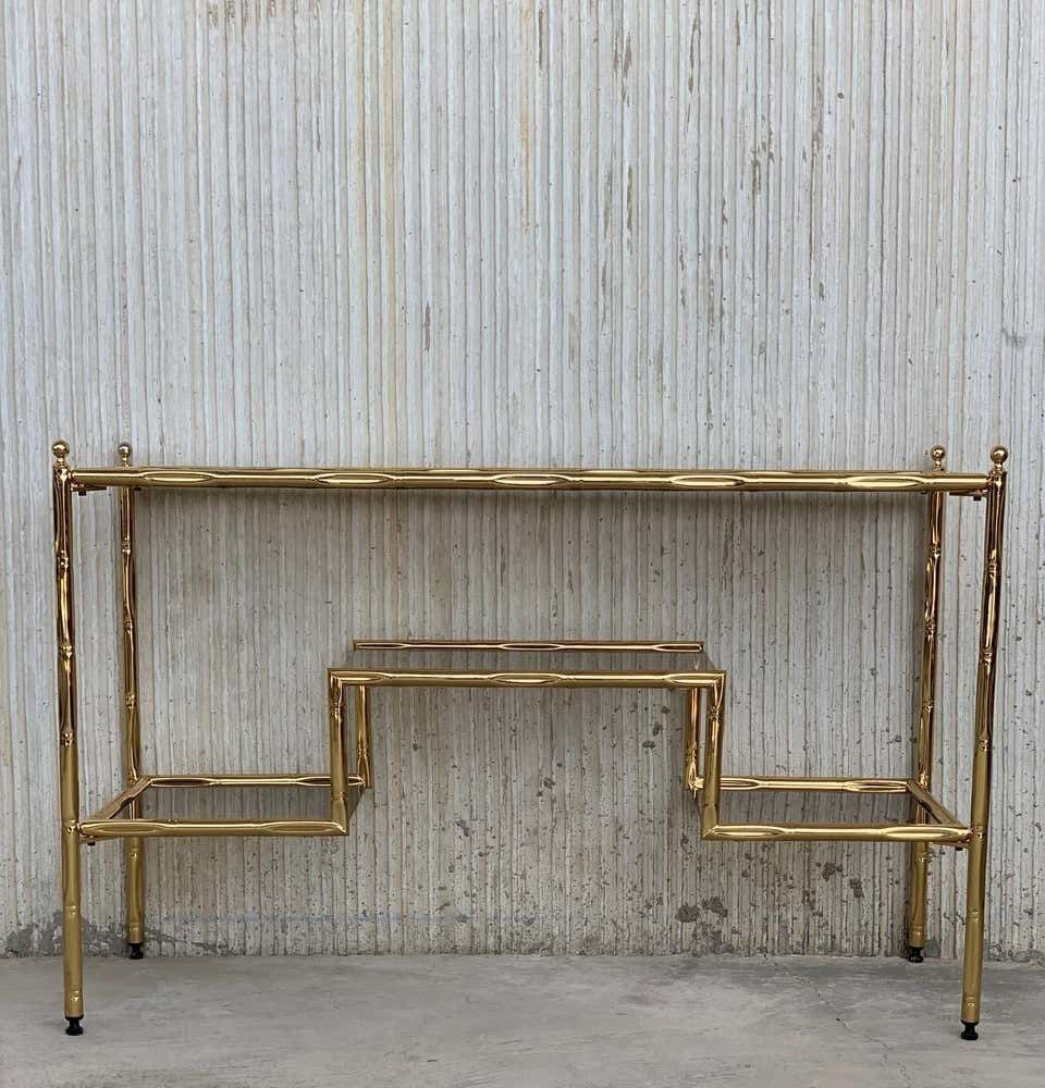 Console italienne mid-century modern en métal doré imitation bambou, plateau en verre fumé photo furniture
