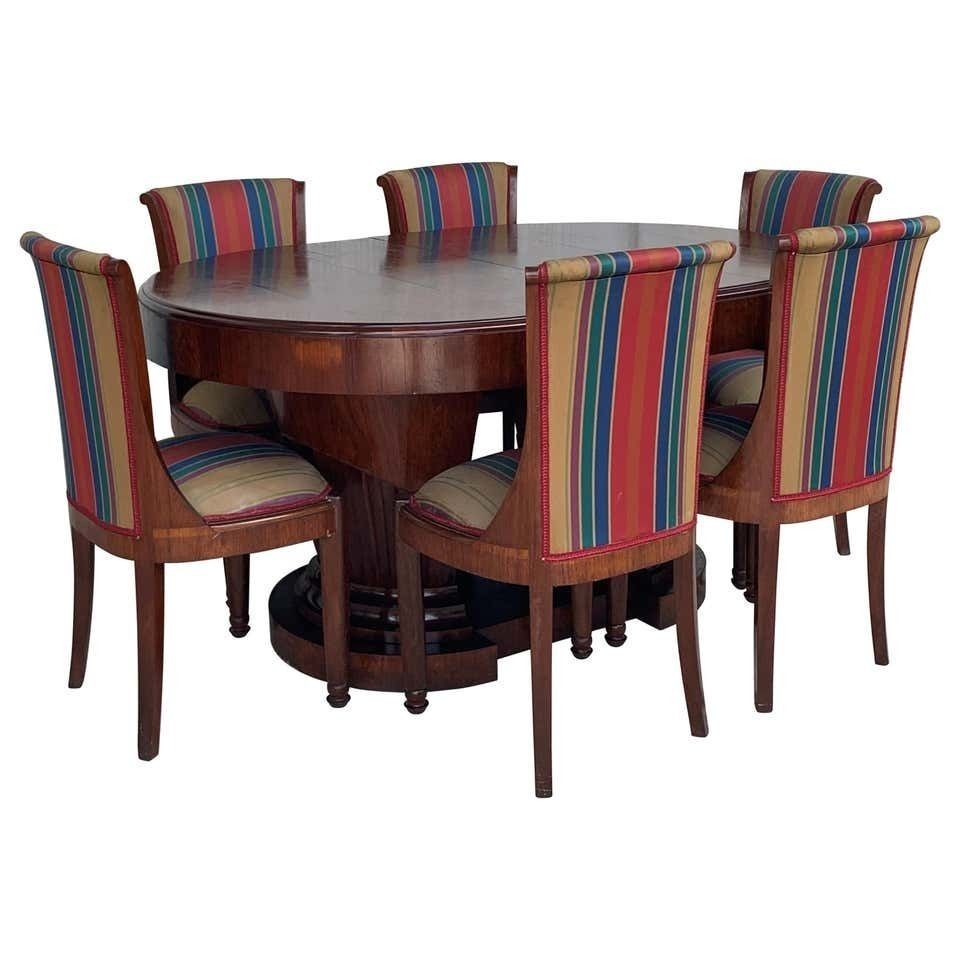 Table ovale Art déco française à deux pieds centraux en orme maillé, avec six chaises