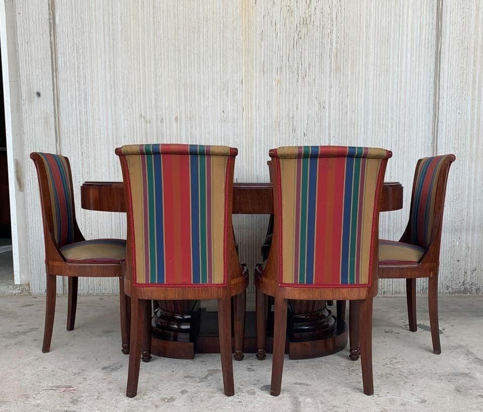 Table ovale Art déco française à deux pieds centraux en orme maillé, avec six chaises photo furniture