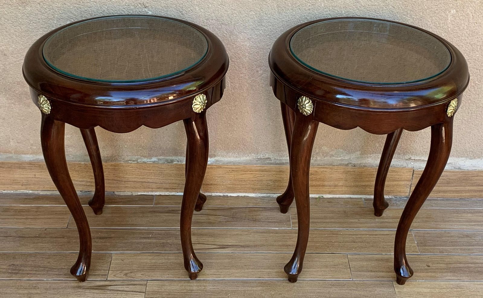 Paire ou table individuelle, tables basses ou d'appoint françaises en acajou et loupe photo for sale