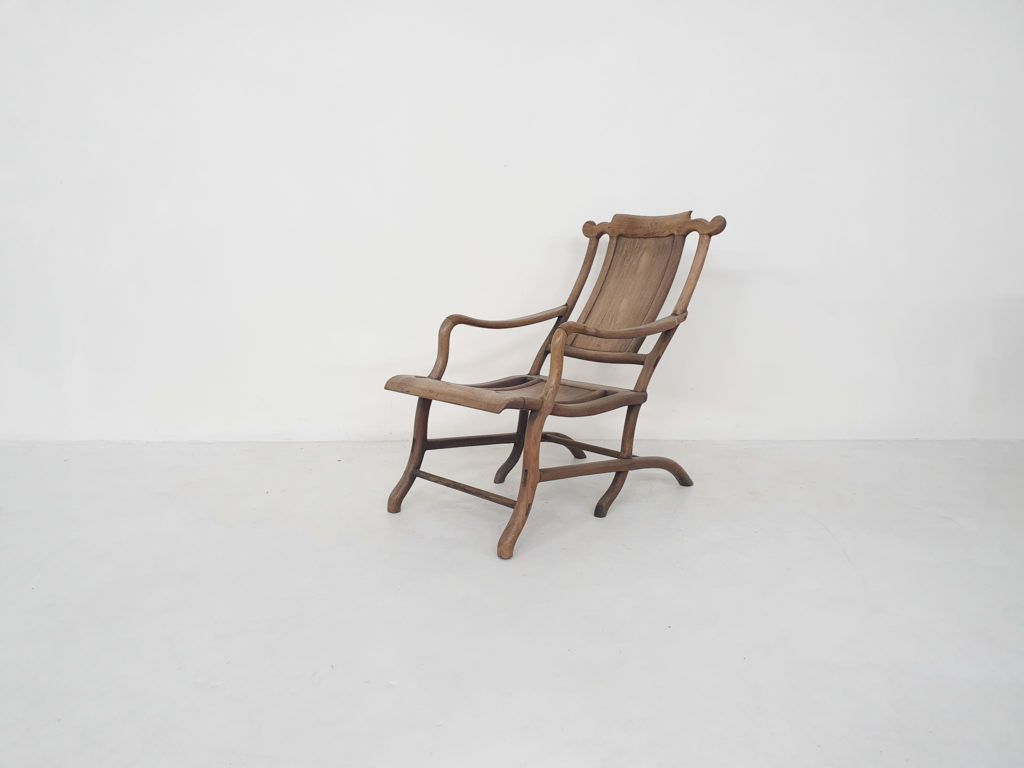 19e Eeuwse Chinese 'Moon Gazer' Loungestoel In Massief Hout photo for sale