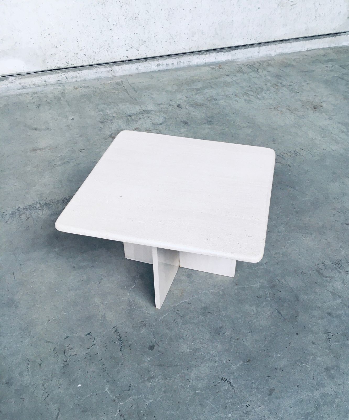 photo furniture Postmodern Design Granieten Vierkante Bijzettafel Italië Jaren 1970