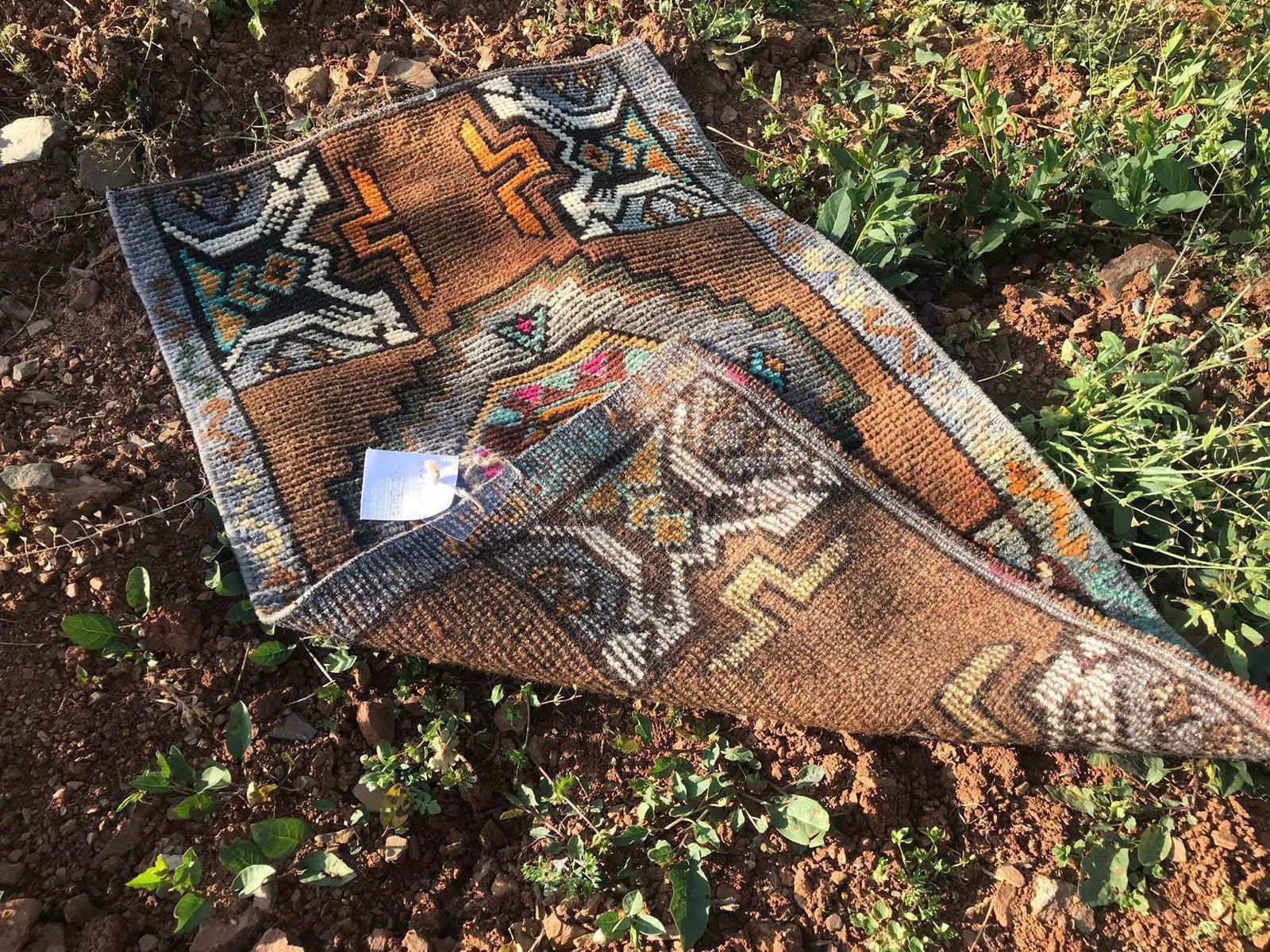 Door Mat Rug,Nomadic Anatolian Rug, Small Rug,Bathroom Mat,Small Rug,Bedside Rug,Kitchen Rug,Traditional Wool Rug photo vintage