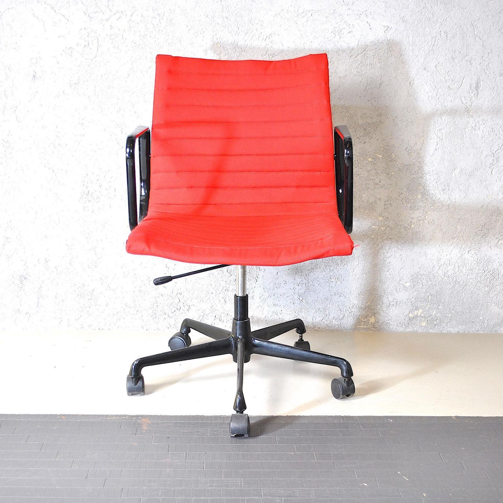 Herman Miller Office Chair In Red Fabric photo furniture