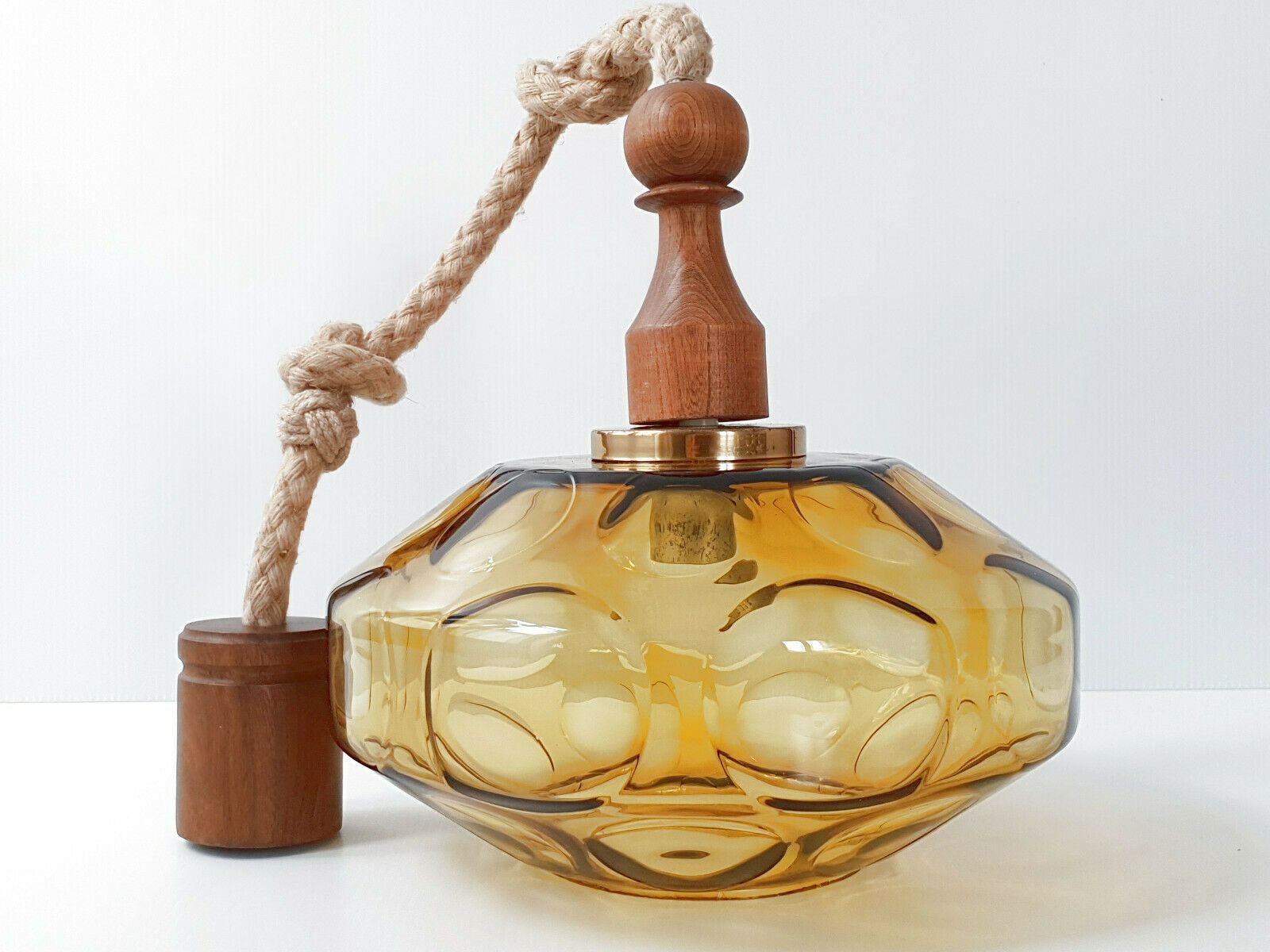 Vintage Hanglamp Uit 1960, Touw, Goudkleurig Glas & Teak – Jaren 1960 photo for sale