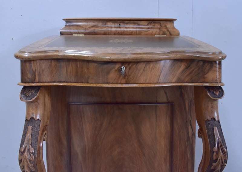Furniture Davenport Desk In Walnut, Origin England Mid 19th Century photo