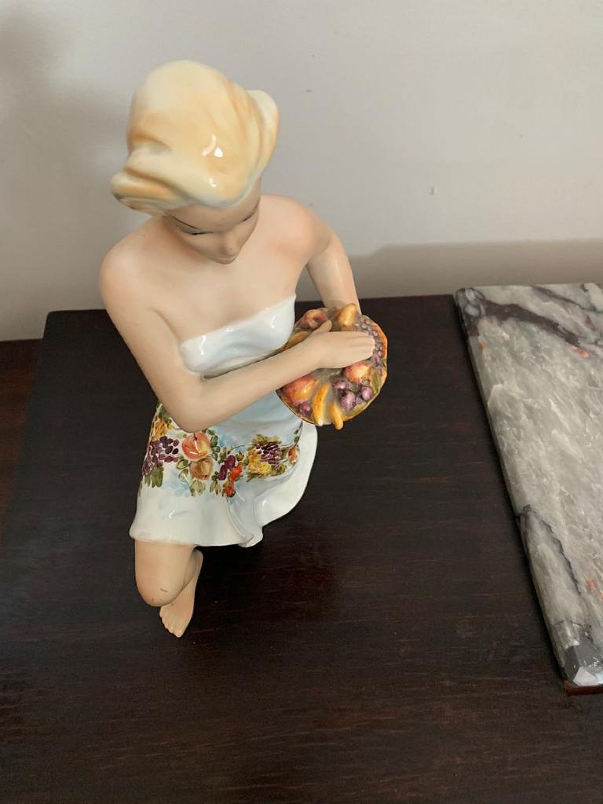 Ceramic Sculpture Of A Woman Carrying A Basket Of Fruit By Favaro Cecchetto, 50s photo vintage
