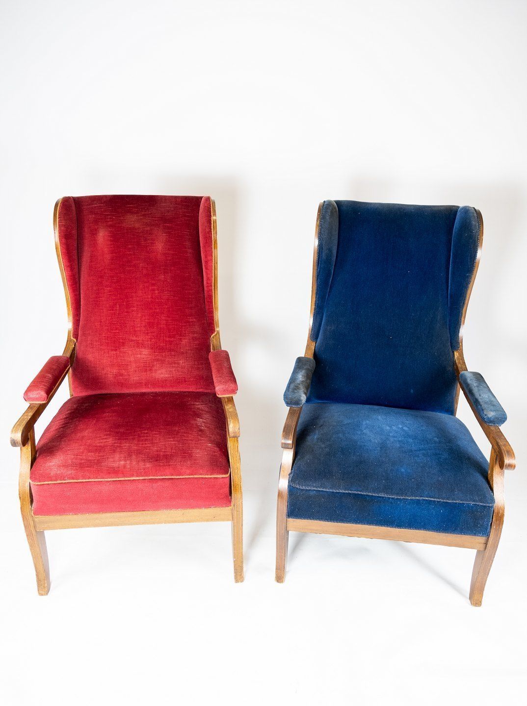 photo furniture Armchair Upholstered With Red Velor Fabric And Mahogany Designed By Fritz Henningsen.
